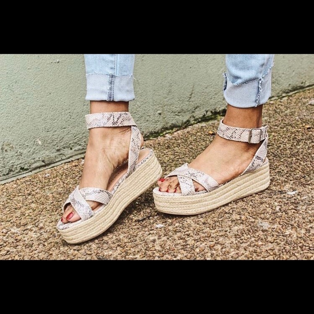 New with box 8.5 Chinese Laundry snake espadrille